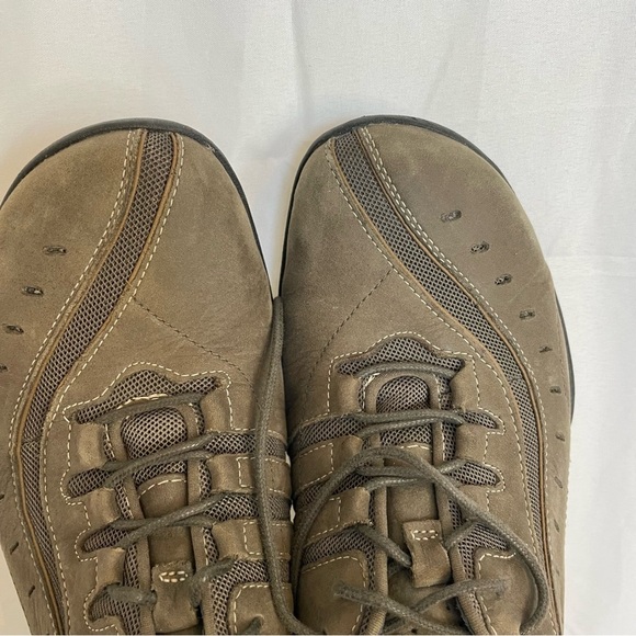 CLARKS Women’s Wave Olive Leather Lace Up Sneaker Shoe Size 8 - Picture 11 of 11